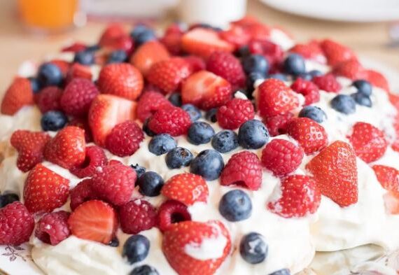 Безе с фруктовой начинкой